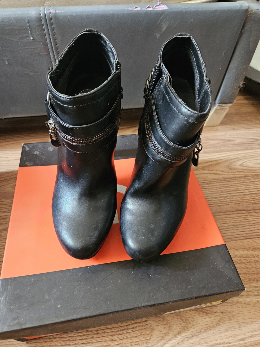 Guess Black Women's Ankle Boots with Zip Detail - (Brand)